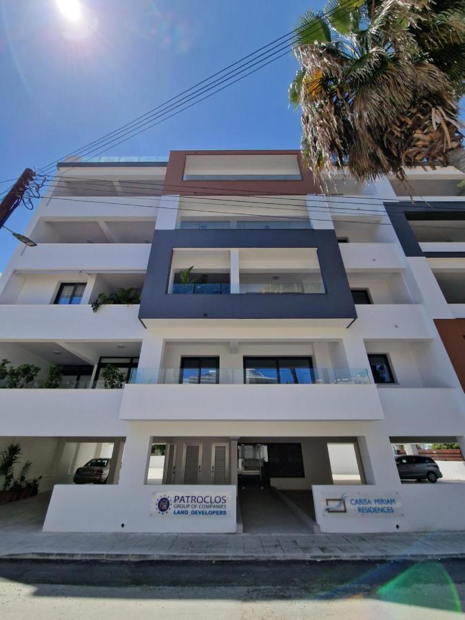 Carisa Deluxe Apartment With Jacuzzi Larnaca Exterior photo
