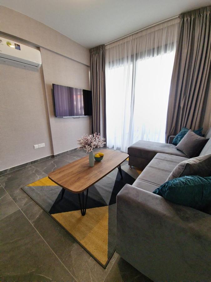 Carisa Deluxe Apartment With Jacuzzi Larnaca Exterior photo