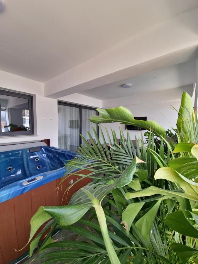 Carisa Deluxe Apartment With Jacuzzi Larnaca Exterior photo