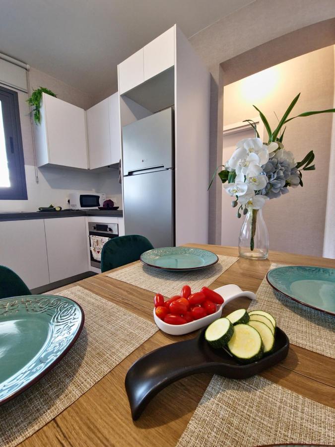 Carisa Deluxe Apartment With Jacuzzi Larnaca Exterior photo