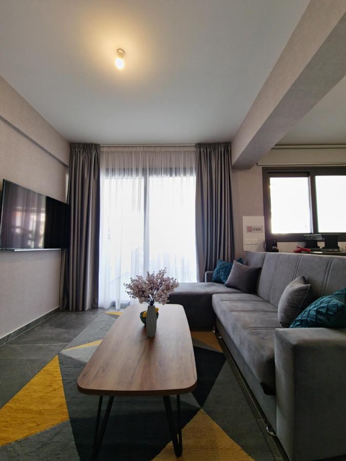 Carisa Deluxe Apartment With Jacuzzi Larnaca Exterior photo
