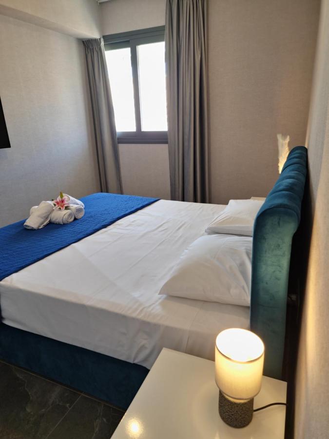Carisa Deluxe Apartment With Jacuzzi Larnaca Exterior photo