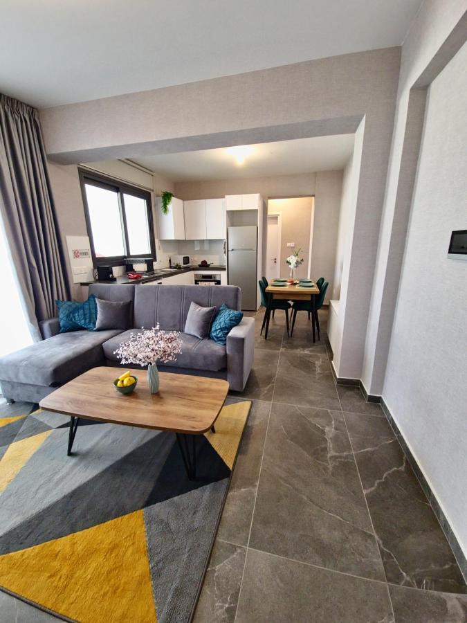 Carisa Deluxe Apartment With Jacuzzi Larnaca Exterior photo